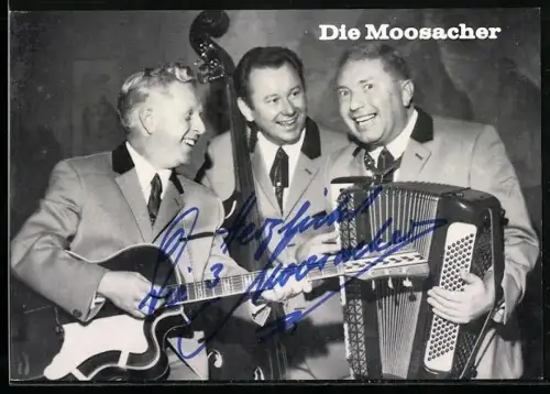 AK Musikgruppe Die Moosacher mit ihren Instrumenten