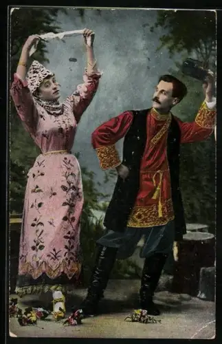 AK Mann und Frau in russischen Trachten beim Tanz