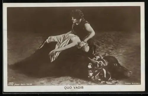 AK Film Quo-Vadis, Frau liegt auf Rind