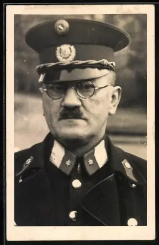 AK Revier-Inspektor der österr. Gendarmerie in Uniform mit Schirmmütze