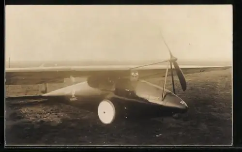 Foto-AK Motorsegler Bäumer B-I Roter Vogel der Bäumer Aero GmbH Hamburg auf Flugfeld