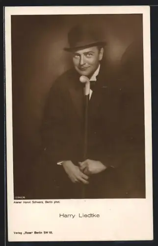 AK Schauspieler Harry Liedtke mit Hut und Stock