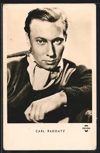 AK Schauspieler Carl Raddatz mit Schal