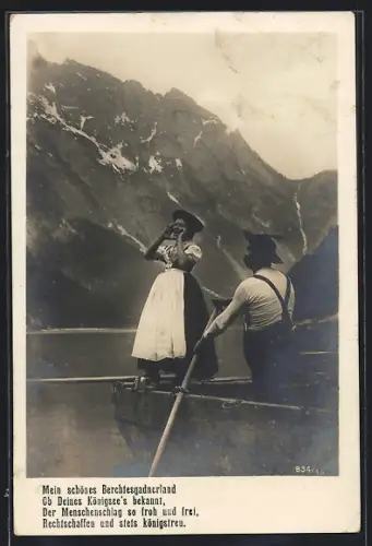 AK Berchtesgaden, Königssee, Trachtenpaar im Ruderboot vor Bergkulisse