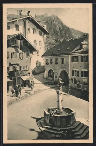 AK Berchtesgaden, Marktplatz, Brunnen, historische Gebäude