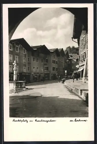 AK Berchtesgaden, Marktplatz mit Brunnen, Friseur und Weingeschäft