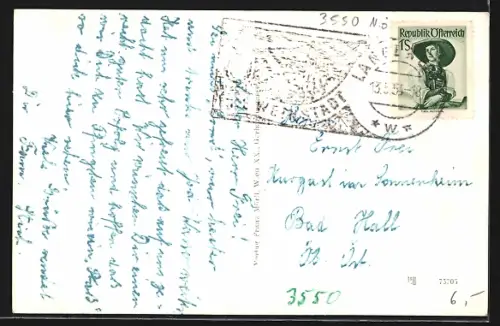 Künstler-AK Langenlois, Totalansicht im Weinfass, Weinkeller mit Treppe, Verkostung