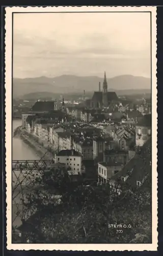 AK Steyr /O.Ö., Ortsansicht mit Kirche gegen die Berge