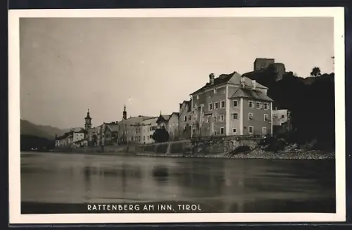 AK Rattenberg am Inn /Tirol, Panoramablick vom Wasser aus gesehen