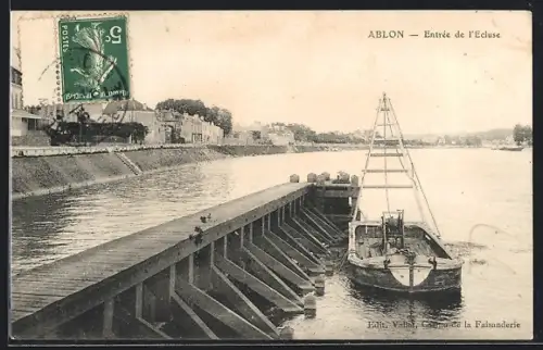 AK Ablon, Entrée de l`écluse avec bateau amarré le long du quai