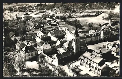 AK Villecresnes /S.-et-O., Vue aérienne du village et de l`église centrale