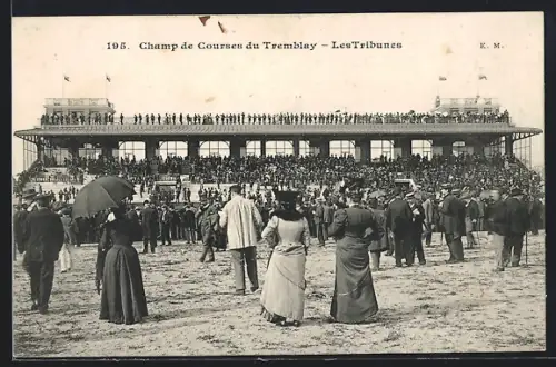 AK Tremblay, Champ de Courses, Les Tribunes