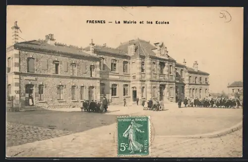 AK Fresnes, La Mairie et les Ecoles