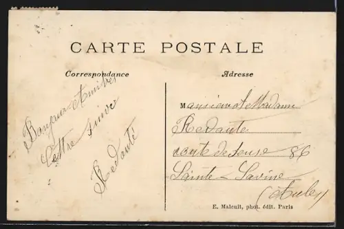 AK Alfortville, Rue Amélie avec vue sur l`église en arrière-plan