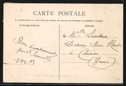 AK Villeneuve-Saint-Georges, Rue de Paris avec passants et bâtiments historiques