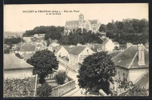 AK Oulchy-le-Château /Aisne, Rue du Pont et de la Gare avec vue sur l`église et le village en arrière-plan