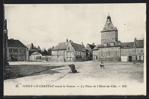 AK Coucy-le-Château, La Place de l`Hôtel-de-Ville avant la Guerre
