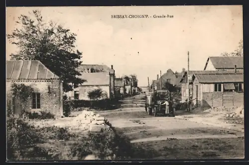 AK Brissay-Choigny, Grande-Rue avec charrette et bâtiments en briques