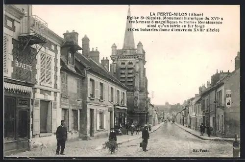 AK La Ferté-Milon /Aisne, Église St-Nicolas et rue animée du village