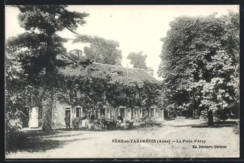 AK Fère-en-Tardenois /Aisne, La Porte d`Arcy et son jardin ombragé
