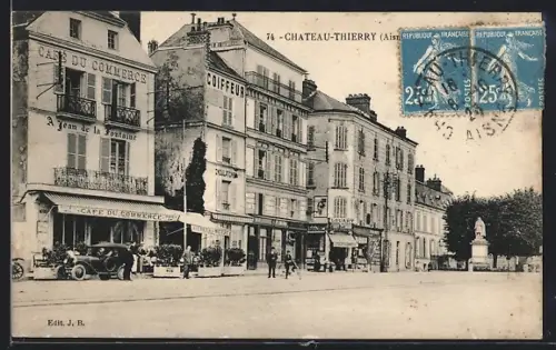 AK Château-Thierry /Aisne, Café du Commerce et place avec monument