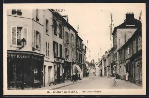 AK Charly-sur-Marne, Rue Emile-Norlot avec les commerces et bâtiments historiques
