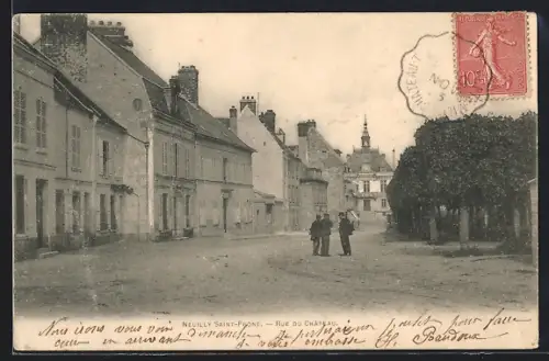 AK Neuilly Saint-Front, Rue du Château et vue sur le château en arrière-plan