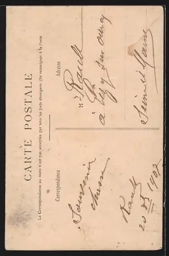 AK Sissonne, Rue de l`Église avec habitants et calèche