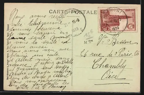 AK Ribemont /Aisne, Rue Condorcet animée avec passants et voiture
