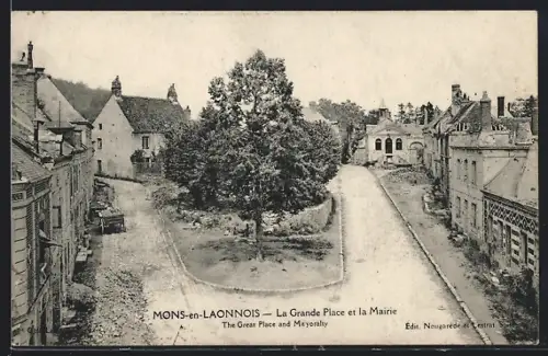 AK Mons-en-Laonnois, La Grande Place et la Mairie