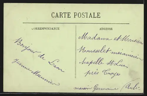 AK Laon, Avenue Carnot avec passants et allée d`arbres