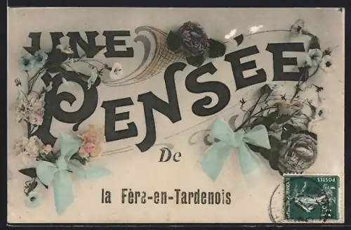 AK Fère-en-Tardenois, Une pensée ornée de fleurs et de rubans bleus