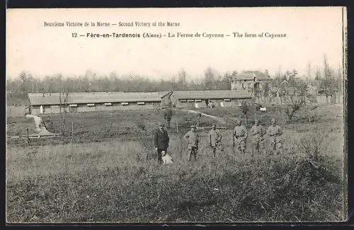 AK Fère-en-Tardenois /Aisne, La Ferme de Cayenne et soldats en formation