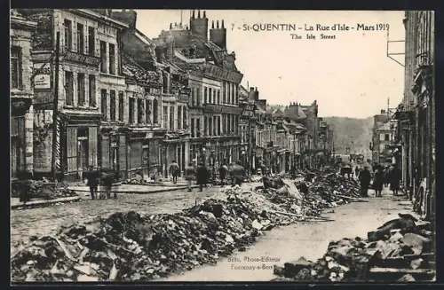 AK St-Quentin, La Rue d`Isle, Mars 1919, rue en ruines après la guerre