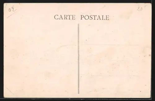 AK St-Quentin /Aisne, Place Dufour Denelle, Rue de Paris et Église St-Martin