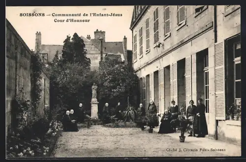 AK Soissons, Communauté de l`Enfant-Jésus, Cour d`Honneur