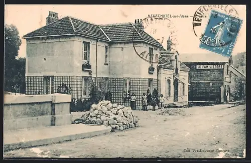 AK Neufchâtel-sur-Aisne, Rue avec habitants et matériaux de construction