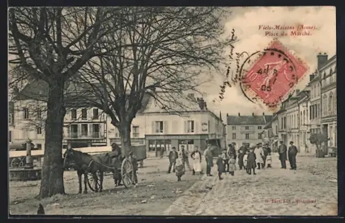 AK Viels-Maisons /Aisne, Place du Marché avec habitants et chevaux