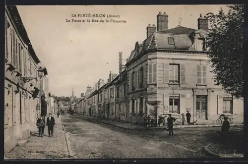 AK La Ferté-Milon /Aisne, La Poste et la Rue de la Chaussée