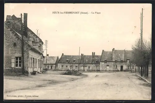 AK Bucy-lès-Pierrepont /Aisne, La Place
