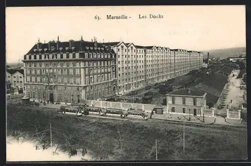 AK Marseille, Les Docks avec tramway en avant-plan