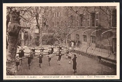 AK Aix-en-Provence /B.-du-Rh., Présentation de Marie, La Cour, Cours d`Éducation Physique