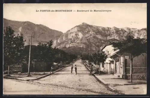 AK Le Fortin-de-Montredon, Boulevard de Marseilleveyre et vue des montagnes en arrière-plan