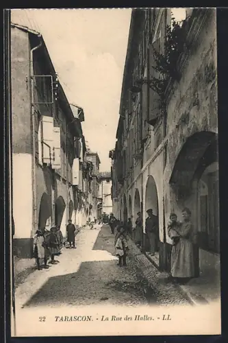 AK Tarascon, La Rue des Halles