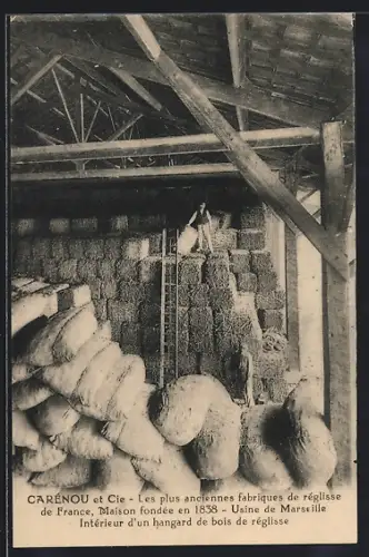 AK Marseille, Intérieur d`un hangar de bois de réglisse chez Carénou et Cie, usine fondée en 1838