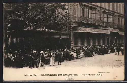 AK Marseille, Brasserie du Chapitre, ambiance animée sur la terrasse
