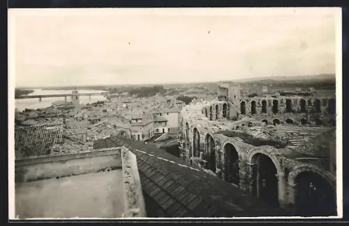 AK Arles, Vue sur le Rhône