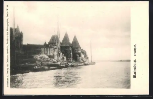 AK Marienburg-Malbork, Brückthor, Partie am Wasser, Segelboote