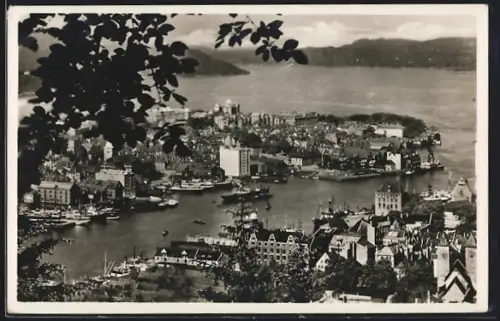 AK Bergen, Gesamtansicht mit dem Hafen