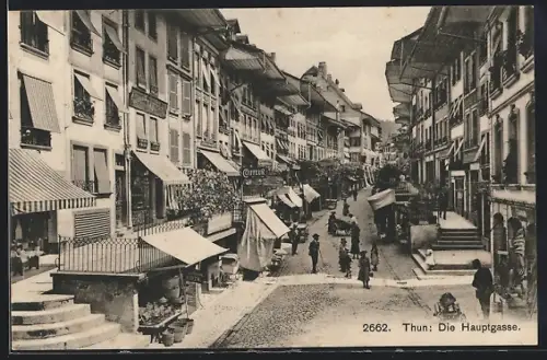 AK Thun, Hauptgasse mit Passanten und Geschäften